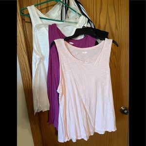 3 tanks XL Old Navy